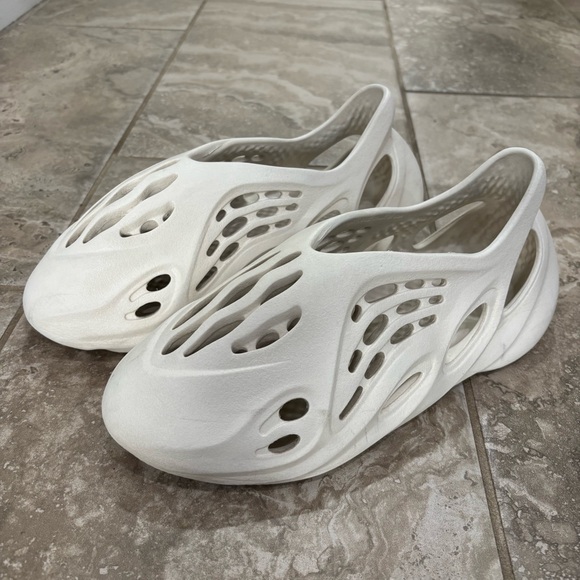 adidas Other - Adidas Men’s Yeezy Foam Runner 'Sand' Sz 10